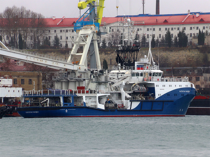 Seagoing Tug Kapitan Nayden - towing to the completion berth in Sevastopol