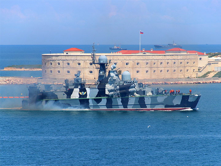 The Bora hovercraft and the Konstantinovskaya battery, Sevastopol