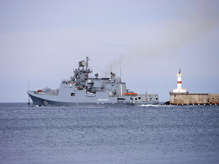Frigate "Admiral Grigorovich" is leaving Sevastopol harbor