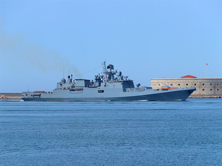 Frigate Admiral Makarov without pennant number and the Konstantin Battery in Sevastopol, Crimea