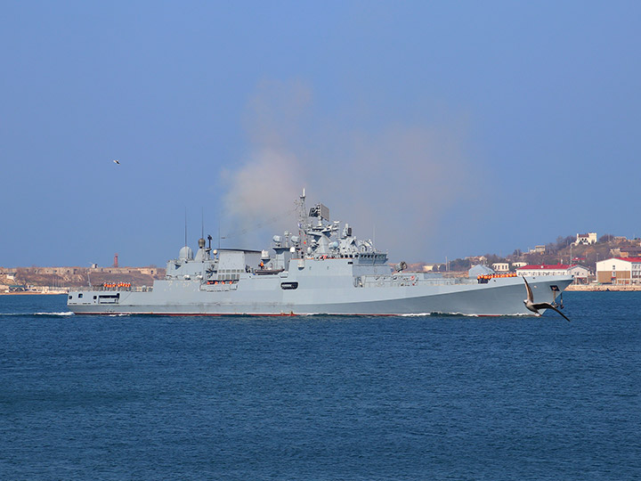 Frigate Admiral Makarov of the Black Sea Fleet on the move in Sevastopol Bay