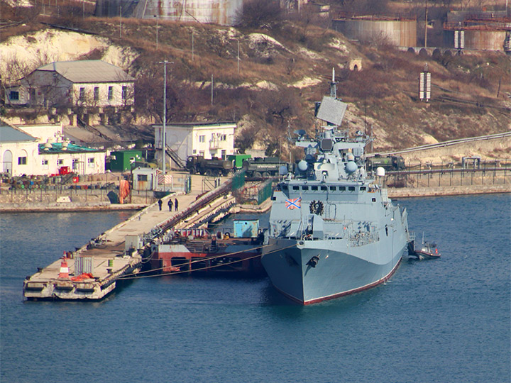 Frigate "Admiral Makarov" of the Black Sea Fleet on the move in Sevastopol Bay