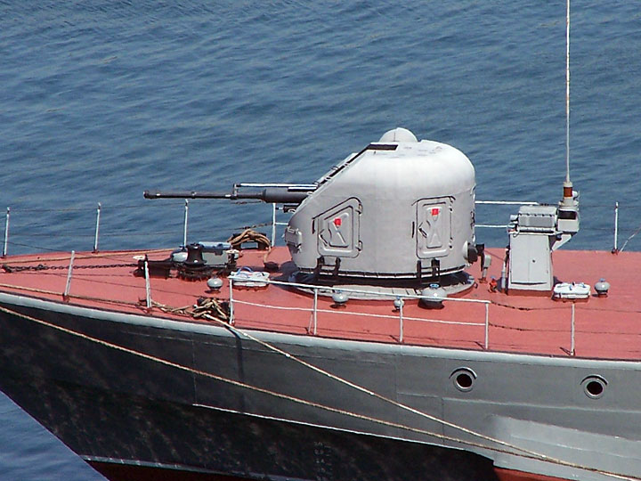 76,2-мм универсальная корабельная артустановка АК-176 на на корабле "Антарес" Черноморского Флота