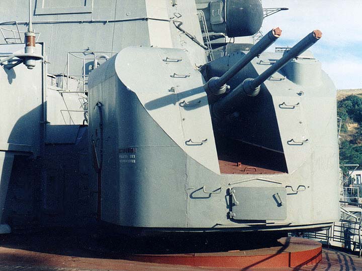 76,2-мм спаренная корабельная артустановка АК-726