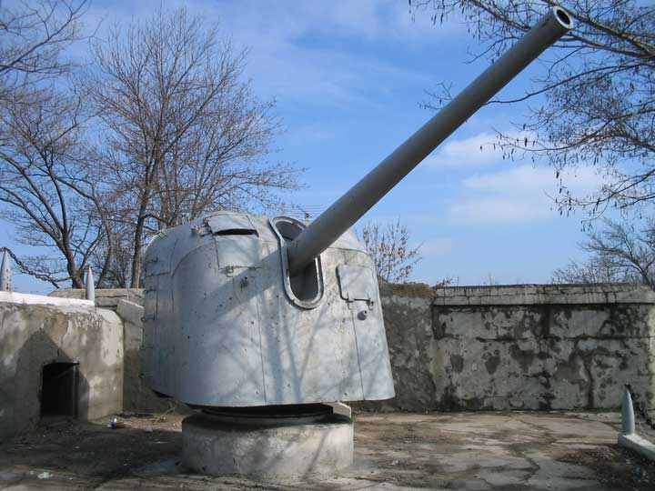 130-мм корабельное орудие Б-13 на ЗКП ЧФ (Севастополь)