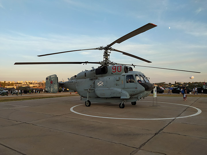 Вертолет дальнего радиолокационного обнаружения Ка-31Р Морской авиации ЧФ, бортовой "90 красный", рег. RF-34166