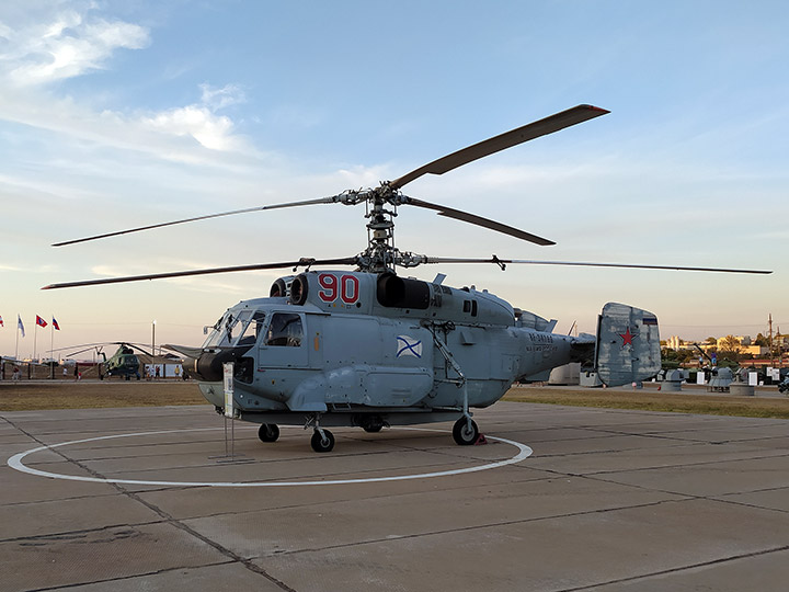 Вертолет дальнего радиолокационного обнаружения Ка-31Р Морской авиации Черноморского флота