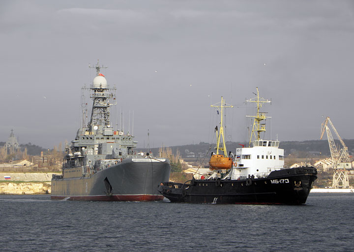 Seagoing tug "MB-173" and large landing ship "Azov"