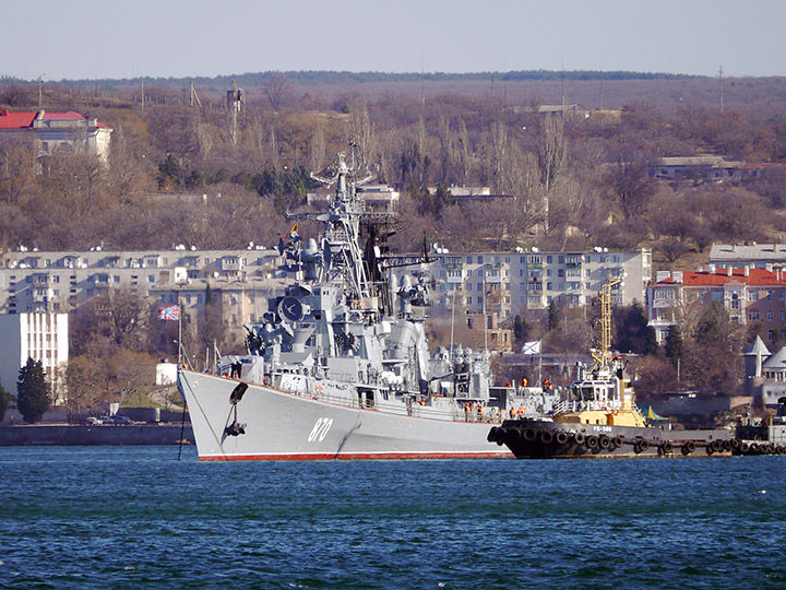 Сторожевой корабль "Сметливый" в Севастопольской бухте