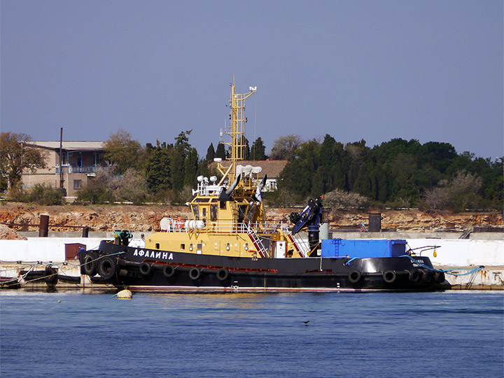 Многоцелевой буксир "Афалина" в бухте Казачья, Севастополь