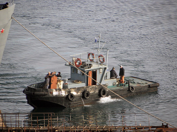 Буксирный катер "БУК-532" в Севастопольской бухте