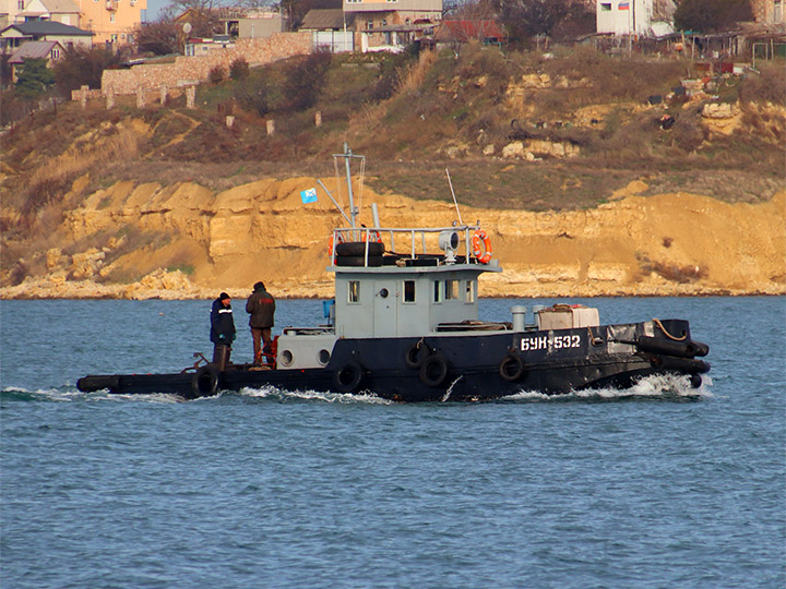 Буксирный катер БУК-532 ЧФ РФ в Севастопольской бухте
