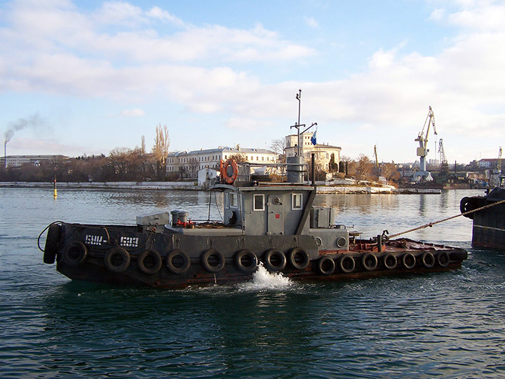 Буксирный катер "БУК-533" в Севастопольской бухте