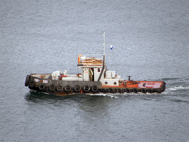 Буксирный катер "БУК-533" в Севастопольской бухте