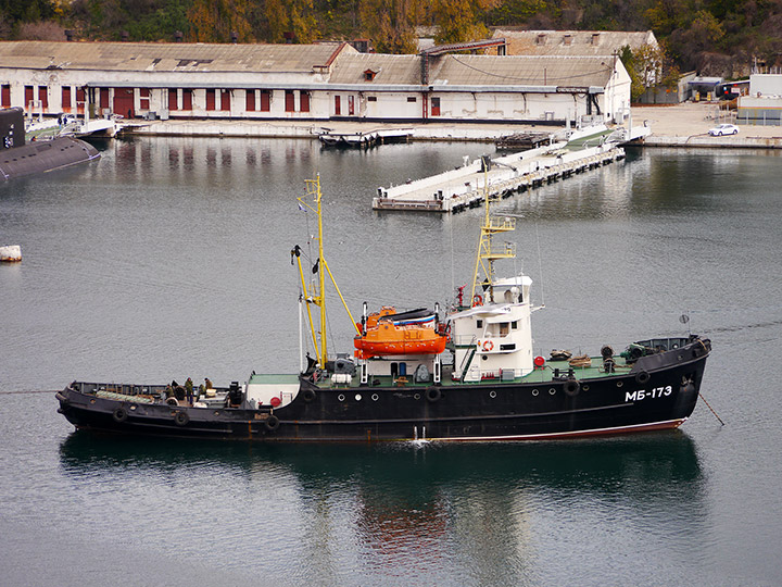 Морской буксир "МБ-173" в б.Южная, Севастополь
