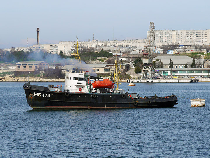Морской буксир "МБ-174" Черноморского флота, проект 733