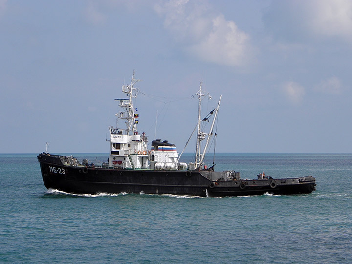 Морской буксир "МБ-23" на выходе в море