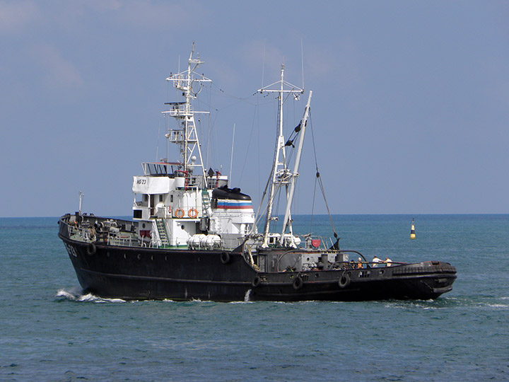 Морской буксир "МБ-23" на переходе морем