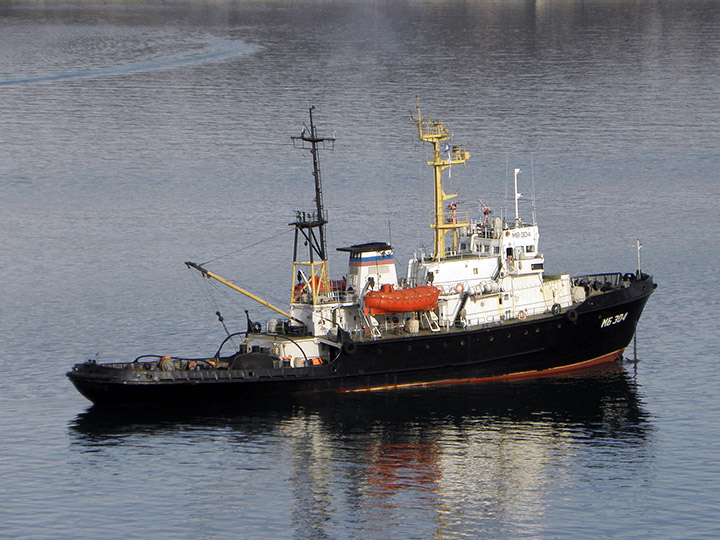 Морской буксир "МБ-304" в Севастопольской бухте