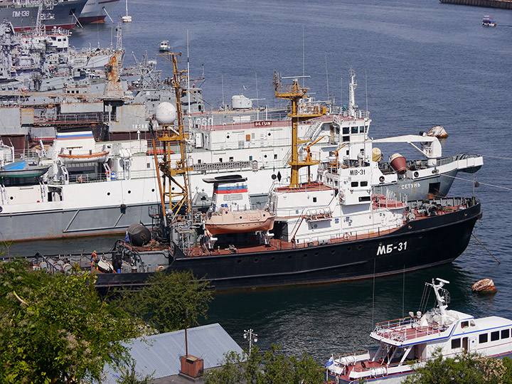 Морской буксир "МБ-31" в бухте Южной, Севастополь