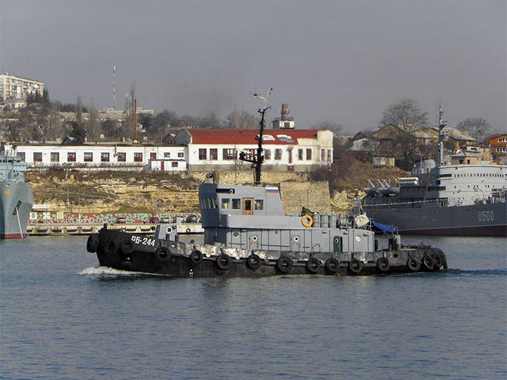 Рейдовый буксир "РБ-244" в Севастопольской бухте