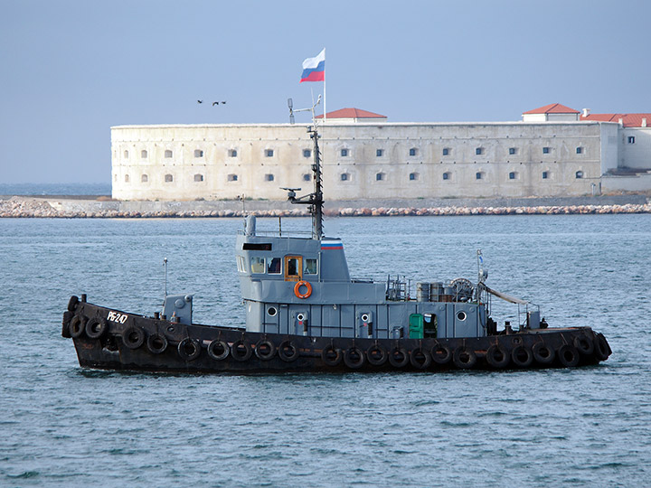 Рейдовый буксир "РБ-247" в Севастопольской бухте