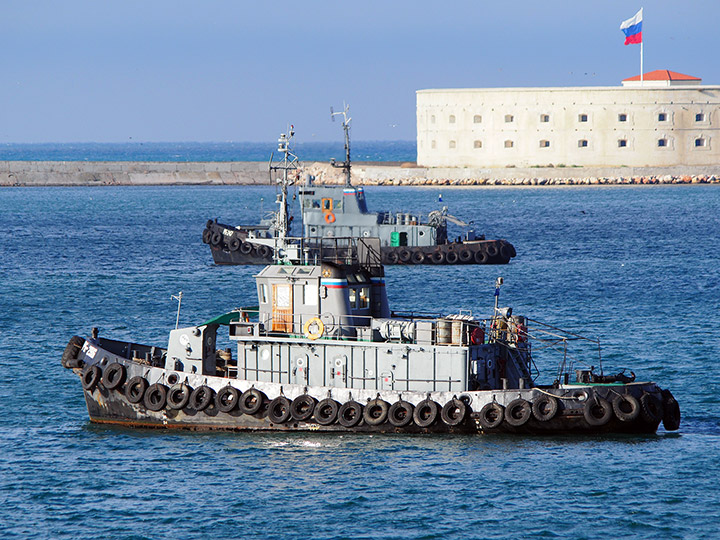 Рейдовый буксир "РБ-296" в Севастопольской бухте