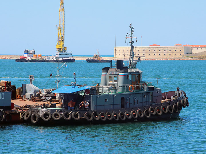 Рейдовый буксир "РБ-296" в Севастопольской бухте