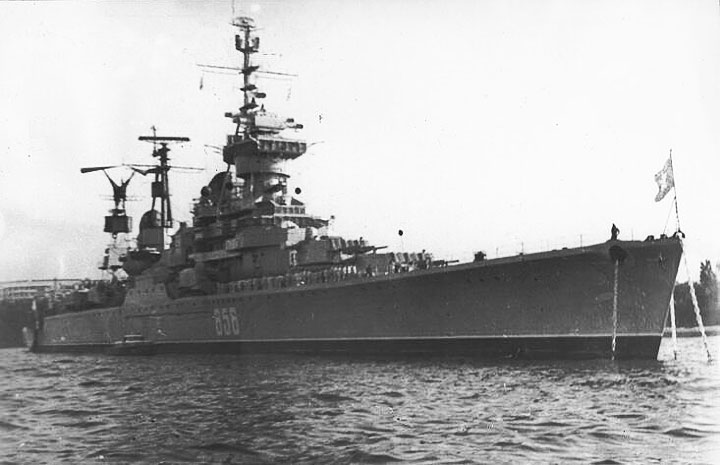 Крейсер управления "Жданов" в Севастопольской бухте