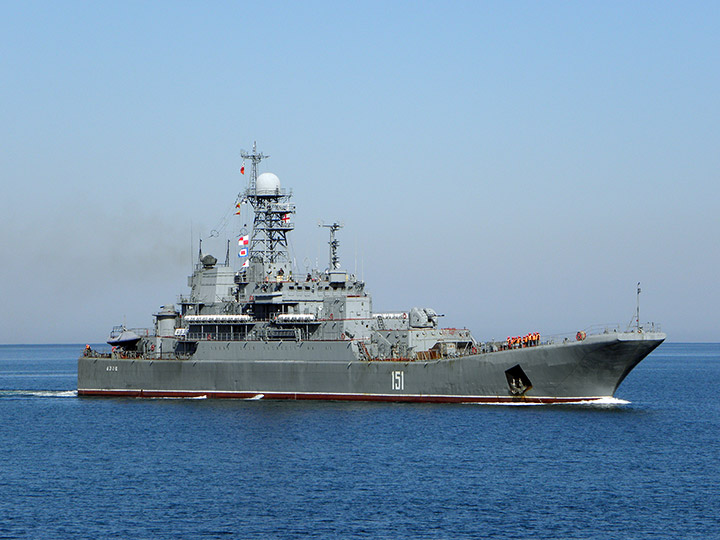 Большой десантный корабль "Азов" проекта 775/III