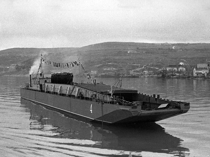 Быстроходная десантная баржа "БДБ-4" Черноморского Флота