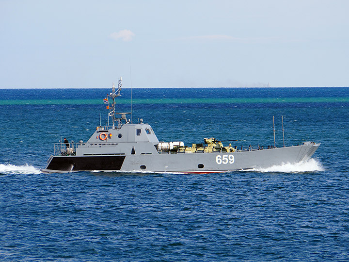 Air-cavity Fast Landing Craft D-199 with BTR-82A armored personnel carrier