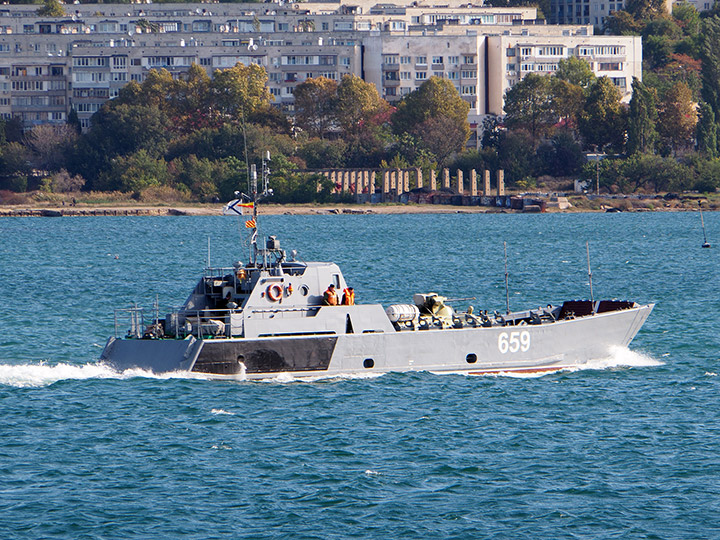 Air-cavity Fast Landing Craft D-199 with BTR-82A armored personnel carrier