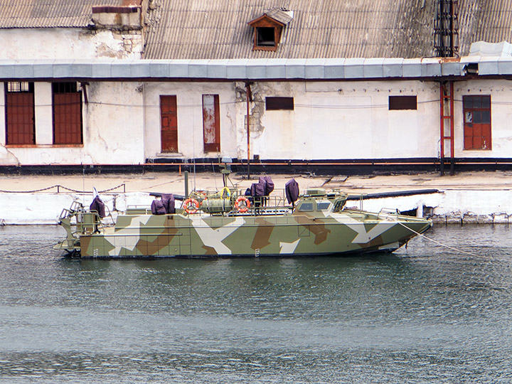 Десантный катер "Д-309" в Южной бухте Севастополя