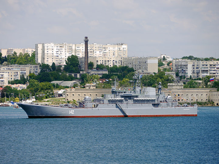 БДК "Новочеркасск" в Севастопольской бухте