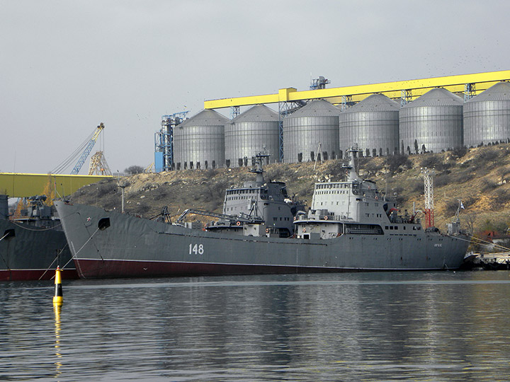 Большой десантный корабль "Орск" пр.1171