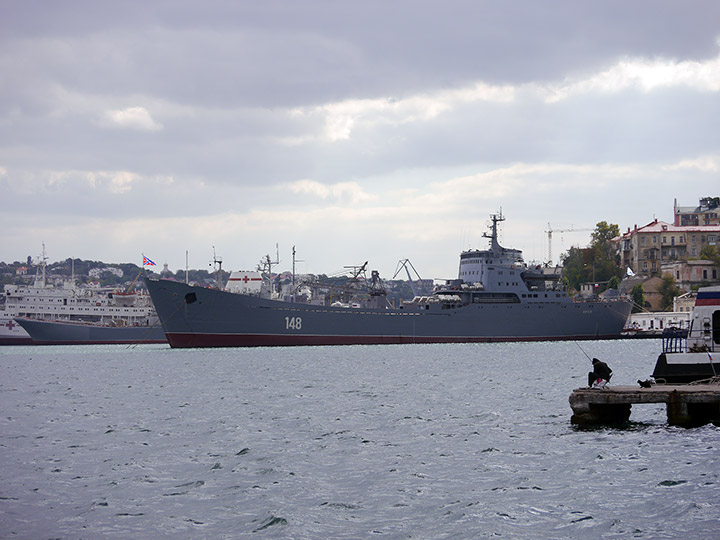 Большой десантный корабль "Орск" у Минной стенки, Севастополь