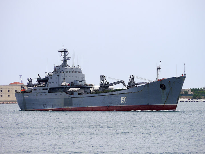 Большой десантный корабль "Саратов" проекта 1171