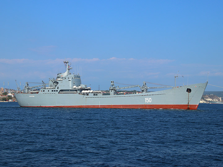 БДК "Саратов" Черноморского флота в Севастопольской бухте