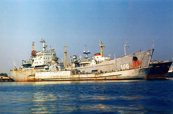 Средний десантный корабль "СДК-154"