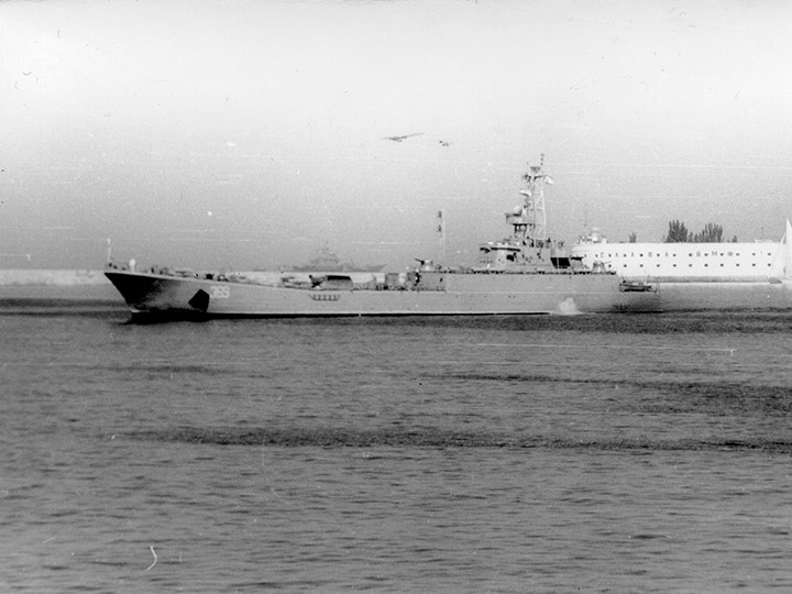 Средний десантный корабль СДК-83 Черноморского флота