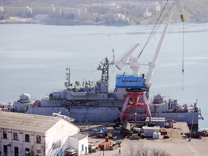 БДК "Ямал" на судоремонтном заводе с после столкновения с сухогрузом в Эгейском море