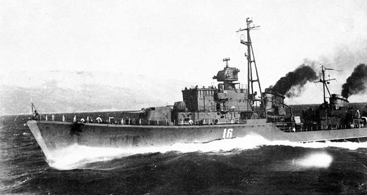 Эскадренный миноносец "Безупречный" Черноморского Флота на испытаниях