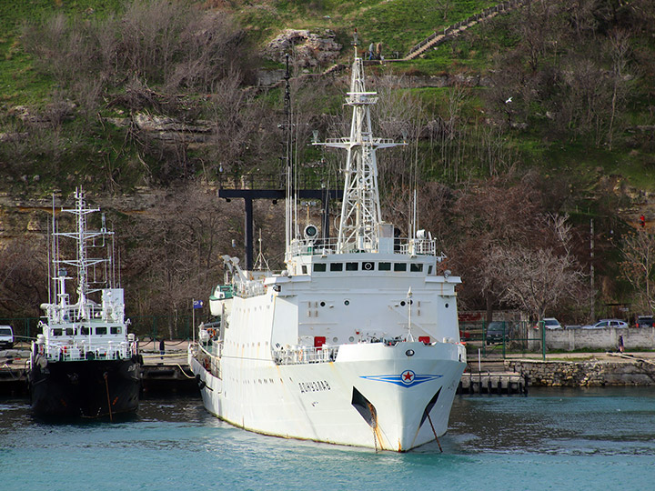 Hydrographic vessel Donuzlav at the berth