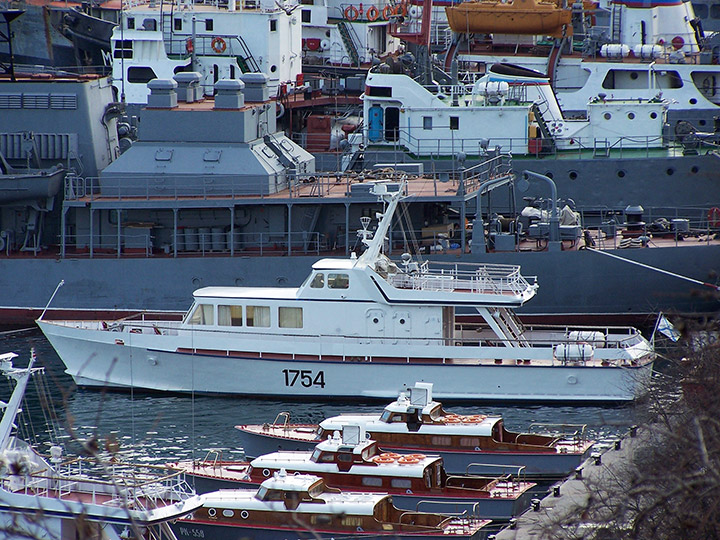 Катер связи "КСВ-1754" Черноморского флота