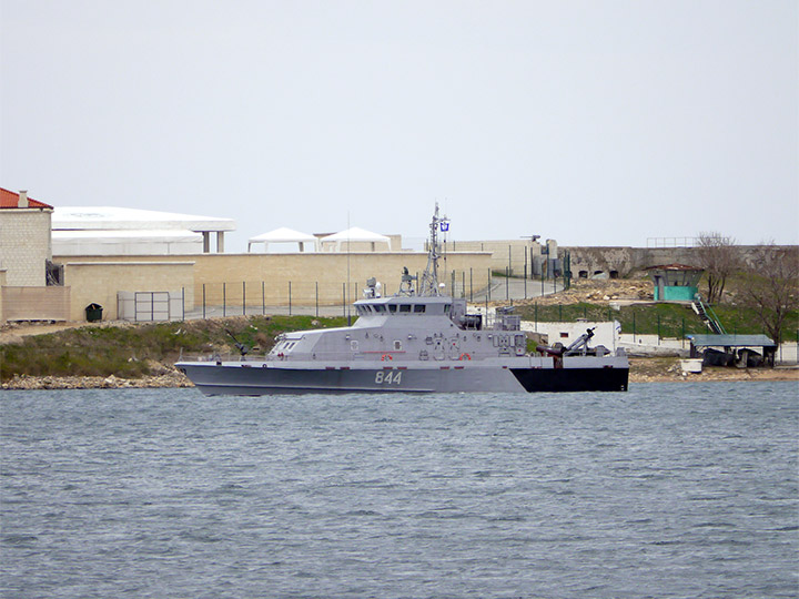 Противодиверсионный катер "П-433" в Севастопольской бухте