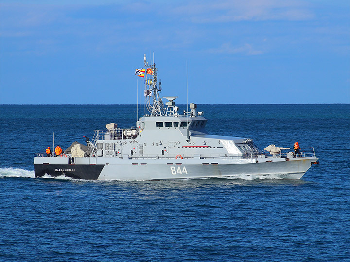 Противодиверсионный катер П-433 "Павел Силаев" возвращается из боевого похода в Средиземное море
