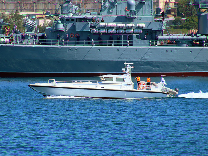 Противодиверсионный катер "П-834" с полностью женским экипажем