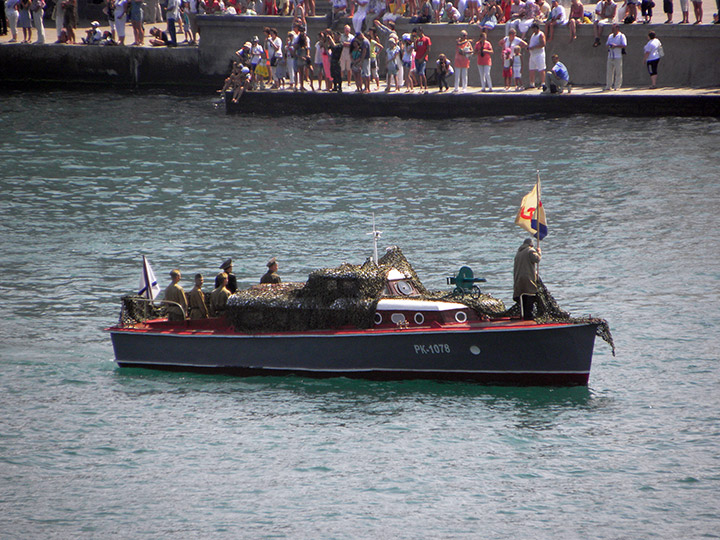 Рейдовый катер РК-1078 участвует в военно-морском параде