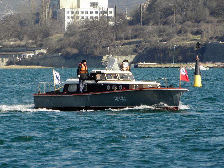 Рейдовый катер "РК-1414" в Севастопольской бухте